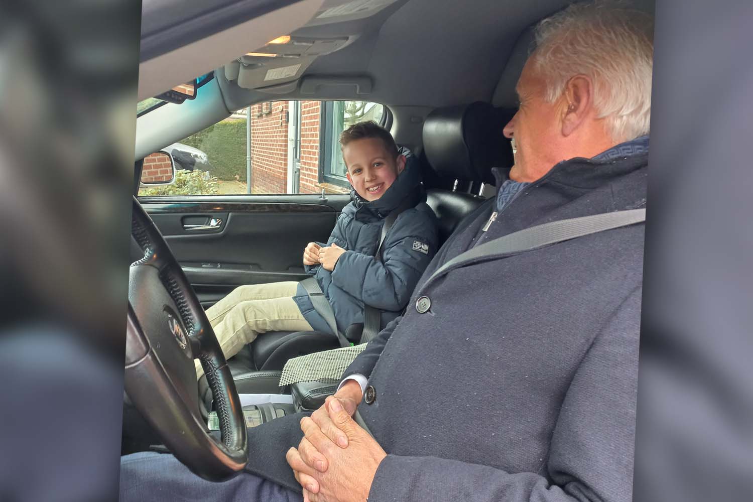 Kinderen betrekken bij een uitvaart: een bijzonder laatste ritje met opa